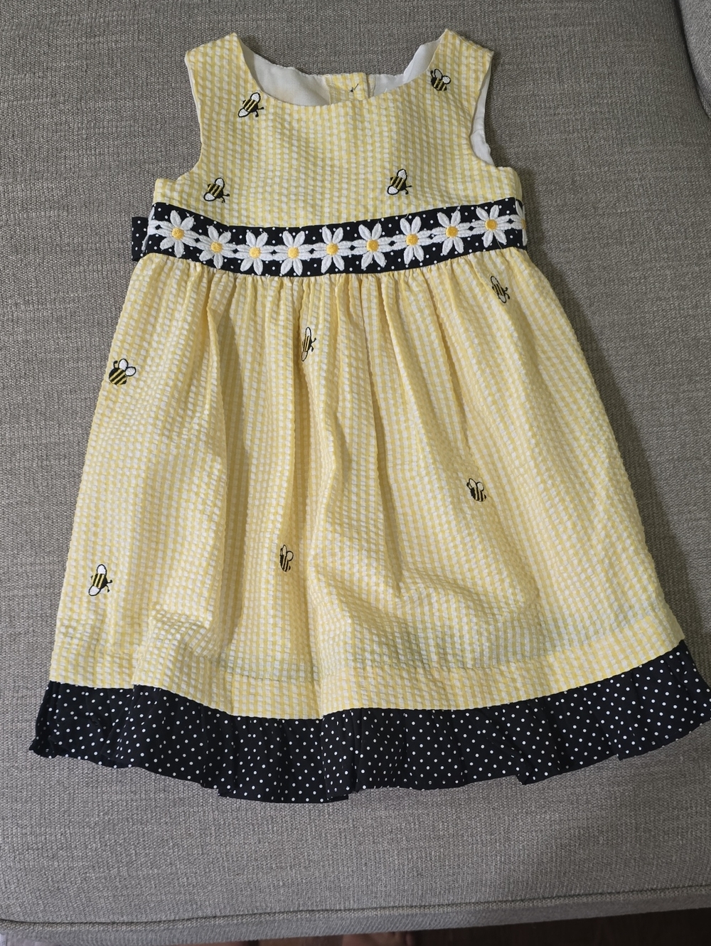 Yellow Bee-Embroidered Daisy Trim Girls' Dress